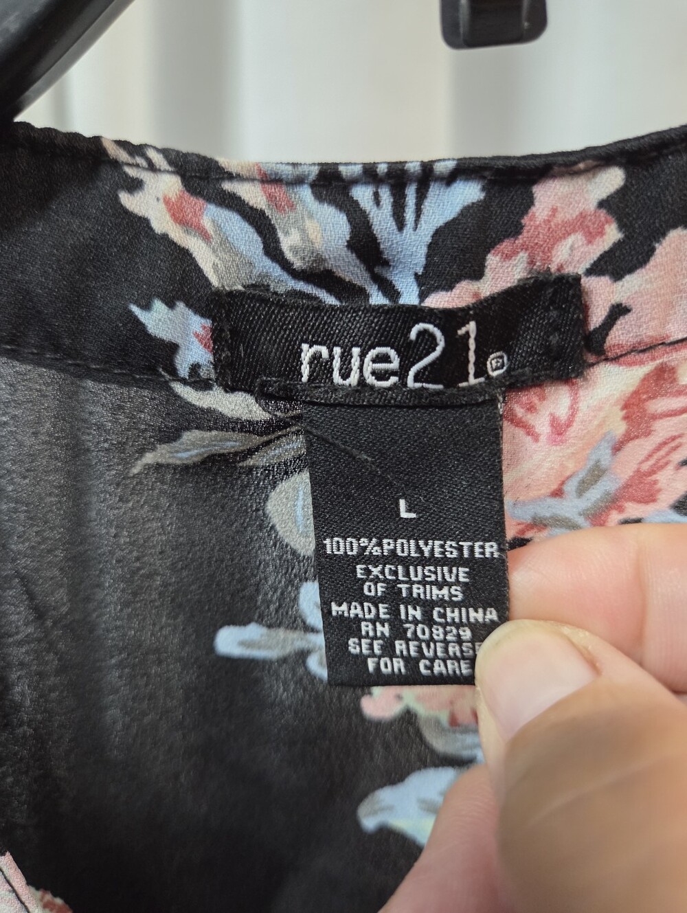Rue21 Black Floral Zip-Front Blouse - Picture 3 of 5